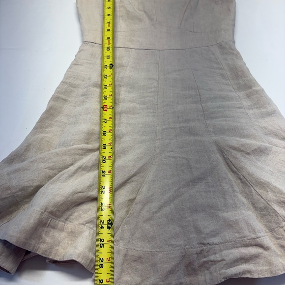 Club Monaco Fluted Hem Mini Dress in the color Flaxseed Size 0 - Picture 6 of 10